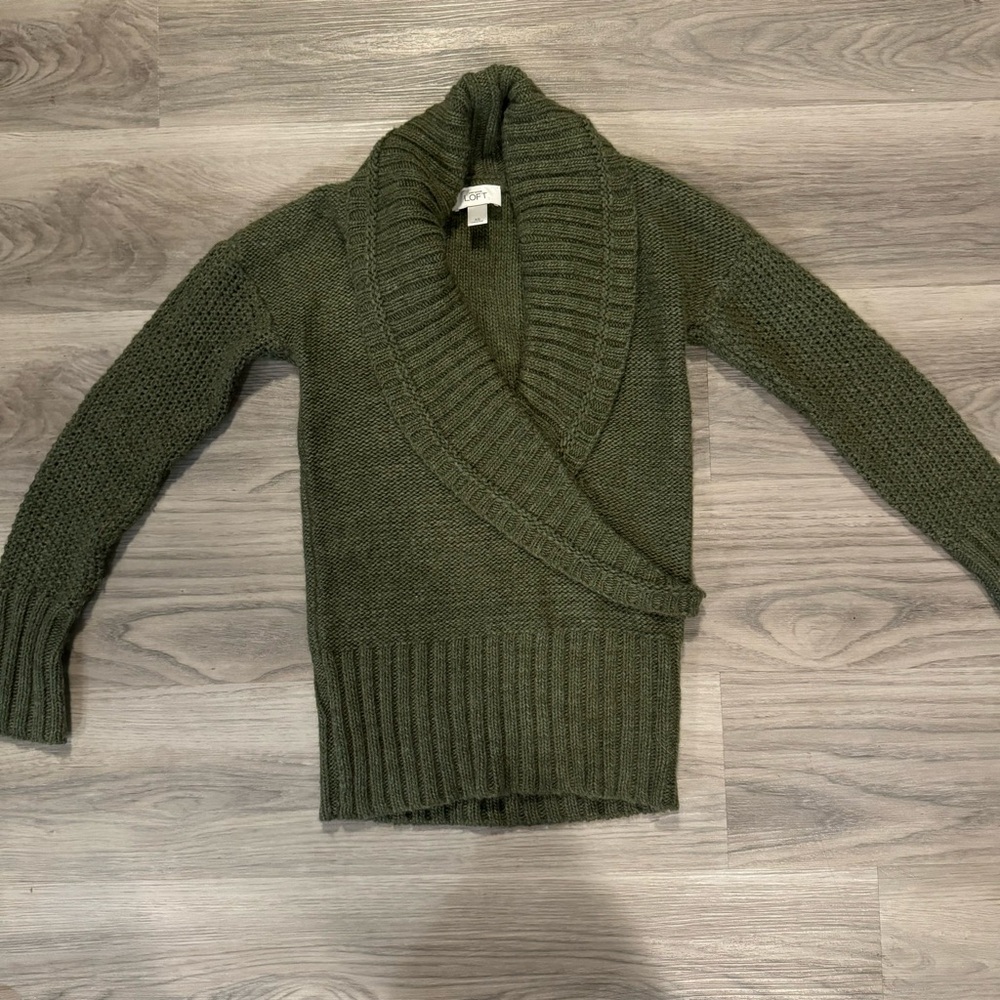 LOFT women’s v-neck green wrap sweater size XS